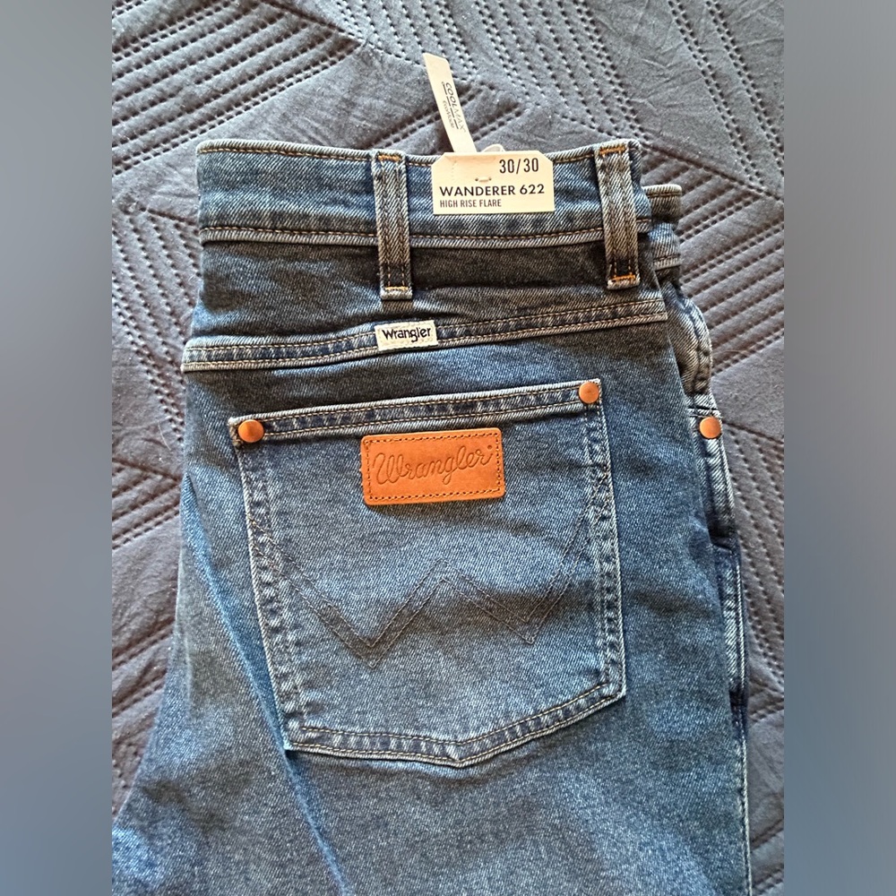 Women’s Wrangler bell bottom jeans size 30 and 30” inseam. New with tags.